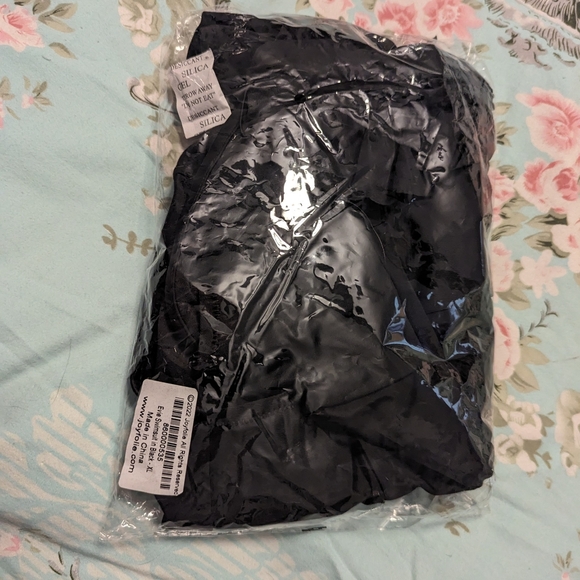 Evie swimsuit in Black - Picture 9 of 11